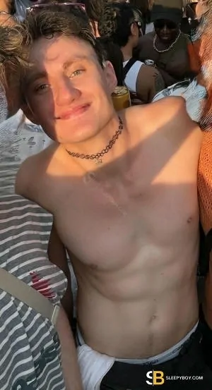 Gay Escort Daniel 30yr - licking