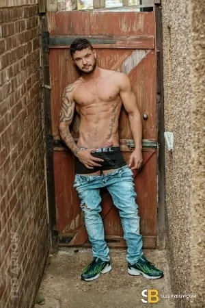 Gay Escort Jake 32yr - licking