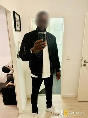 Gay Escort Trey 37yr - gangbang