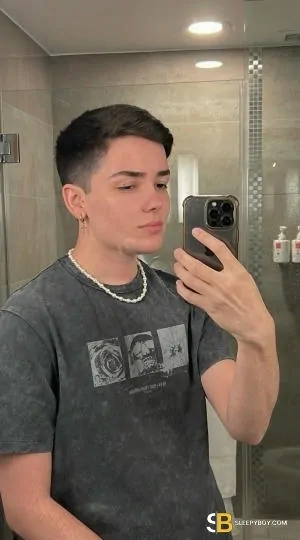 Gay Escort Elio 20yr - always safe sex