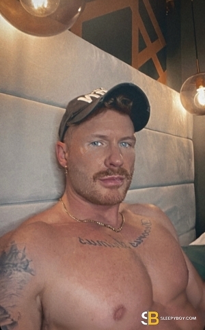 Gay Escort Tobias 33yr - trios