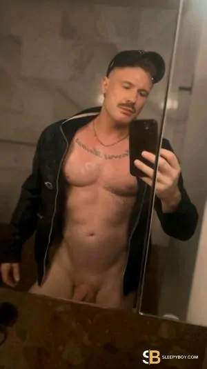 Gay Escort Tobias 33yr - trios