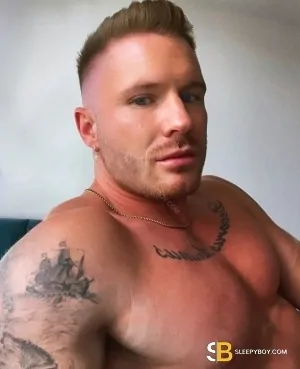 Gay Escort Tobias 33yr - gangbang