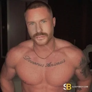 Gay Escort Tobias 33yr - trios