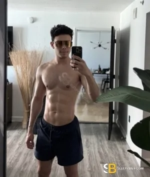 Gay Escort Lucas 20yr - 69