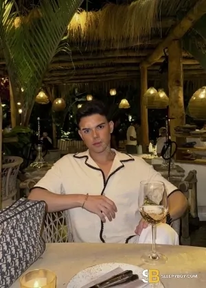 Gay Escort Lucas 20yr - trio m/m