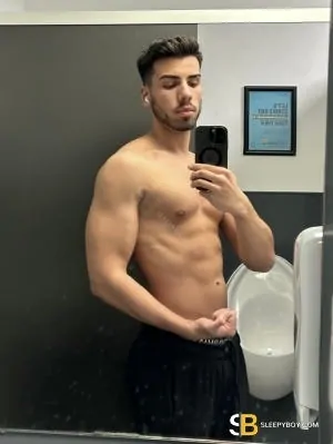 Gay Escort Ryan Fortunato 22yr - always safe sex
