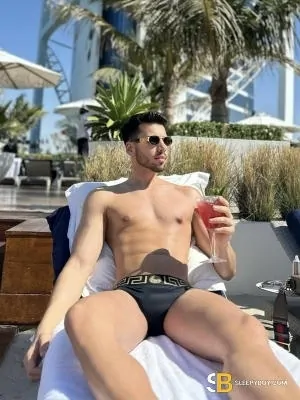 Gay Escort Ryan Fortunato 22yr - trios