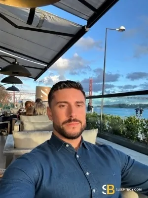 Gay Escort Apollo Belmont 29yr - trios