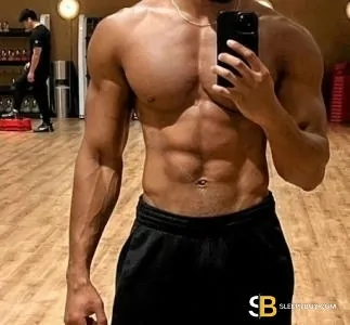 Bisexual Escort Cuban Papi 24yr - exhibitionist
