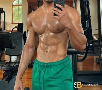 Bisexual Escort Cuban Papi 24yr - exhibitionist