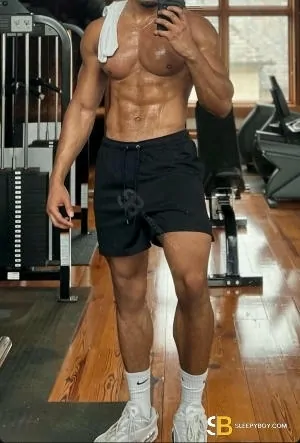 Bisexual Escort Cuban Papi 25yr - exhibitionist