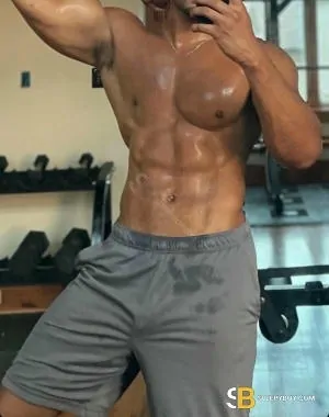 Bisexual Escort Cuban Papi 25yr - exhibitionist
