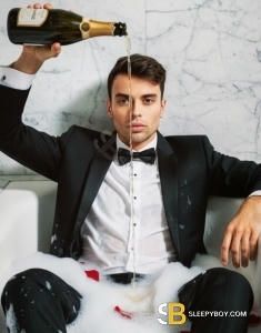 male escort Chelsea Louis