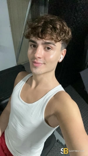 Gay Escort Matty 24yr - licking