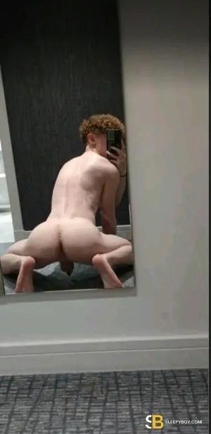 Gay Escort Dan 20yr - shaving