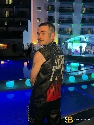Gay Escort Jake Ftm 22yr - exhibitionism