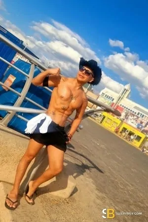 Gay Escort Adolfo 25yr - double penetration