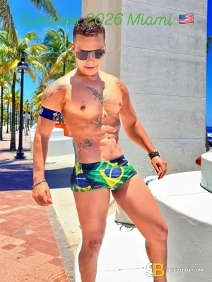 Gay Escort Adolfo 25yr - gangbang