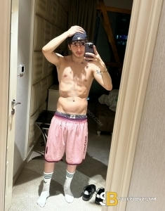 male rent boy London Xleo