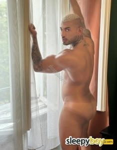 male escort Frankfurt Am Main Guto Abravanel