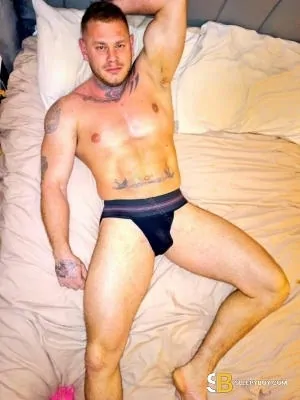 Bisexual Escort Lewis 33yr - gangbang