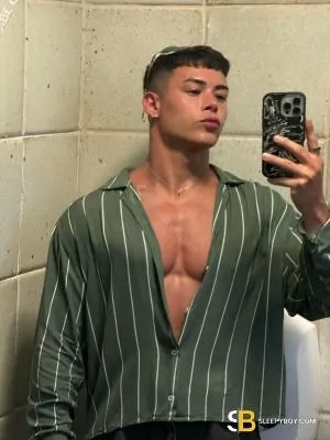 Gay Escort Victor Kawasaki 23yr - trios