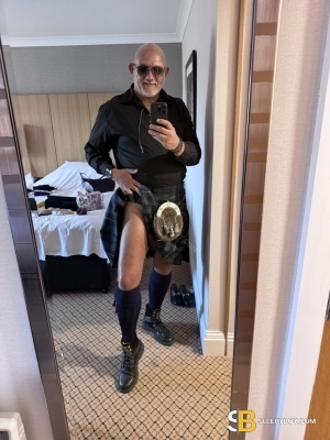 Gay Escort Drew 50yr - trios