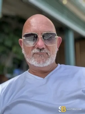 Gay Escort Drew 50yr - blowjob