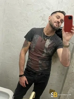 Gay Escort Jody 42yr - licking