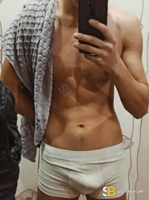 Gay Escort Arman 26yr - shaving