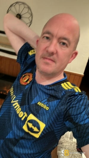 Gay Escort Kevin 40yr - trios