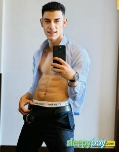 male rent boy London Levi Xxl🍆