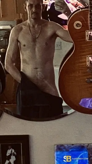 Gay Escort Adam 35yr - licking