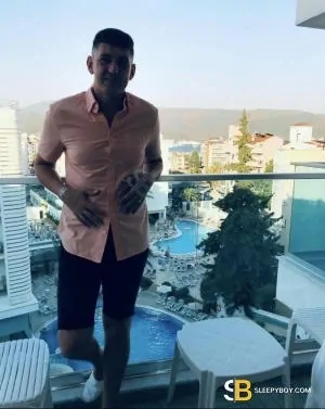 Gay Escort Adam 35yr - licking