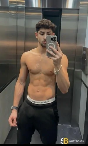 Gay Escort Nycollas 20yr - trios