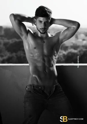 Gay Escort Nycollas 20yr - licking