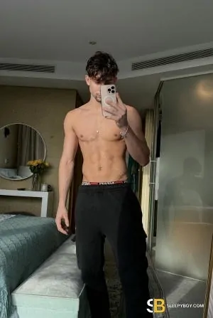 Gay Escort Nycollas 20yr - trios