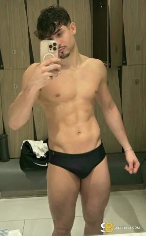 Gay Escort Nycollas 22yr - trios