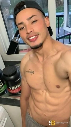 Gay Escort Jonathan 22yr - sucking