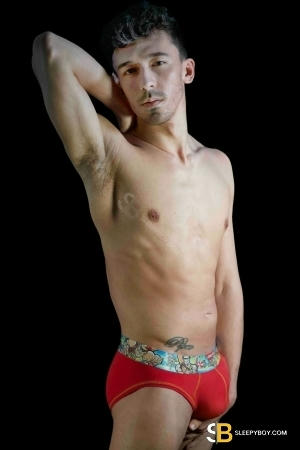 Gay Escort Hayden 26yr - gangbang