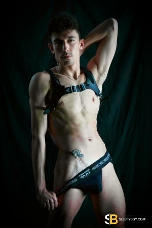 Gay Escort Hayden 26yr - shaving