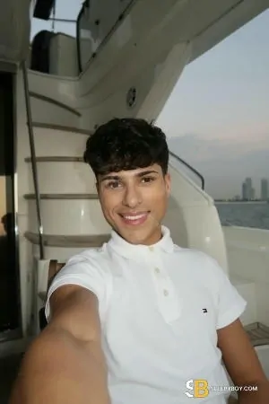 Gay Escort &lrm;vip Boy 21yr - always safe sex