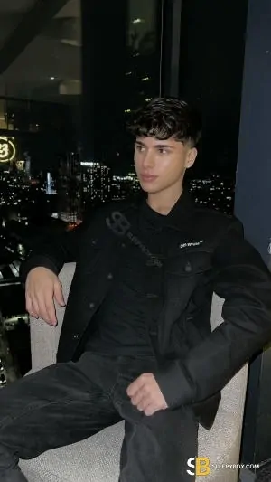 Gay Escort &lrm; 20yr - licking