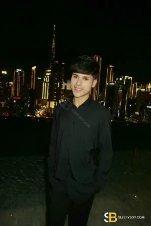 Gay Escort &lrm;vip Boy 21yr - licking