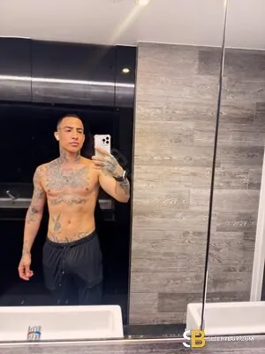 Bisexual Escort Robby 26yr - exhibitionist