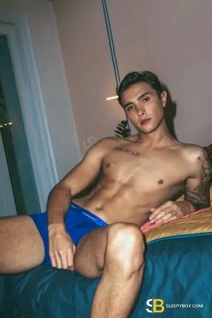 Bisexual Escort Jakey 21yr - trios