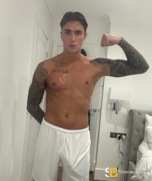Bisexual Escort Jakey 21yr - double penetration