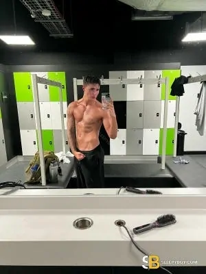Bisexual Escort Jakey 21yr - trios
