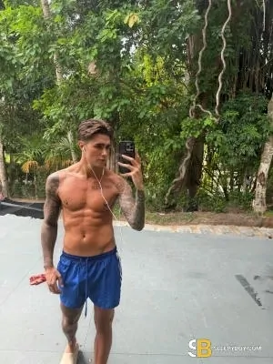 Bisexual Escort Jakey 31yr - gangbang